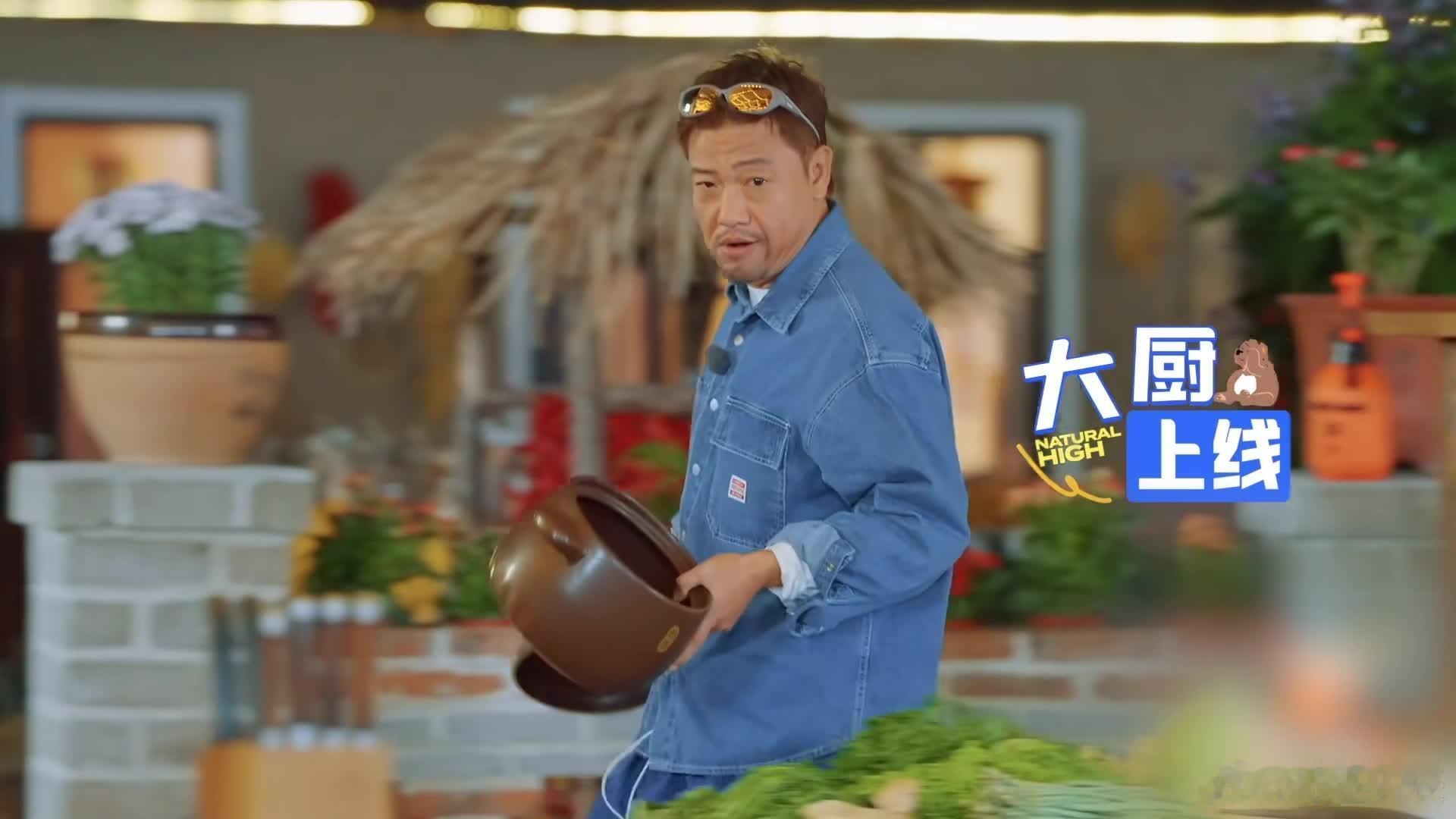 金晨急的在嘴里炒了一遍菜胡姬花古法更笨油更香现在就出发3  金晨吃贾冰做的菜急到