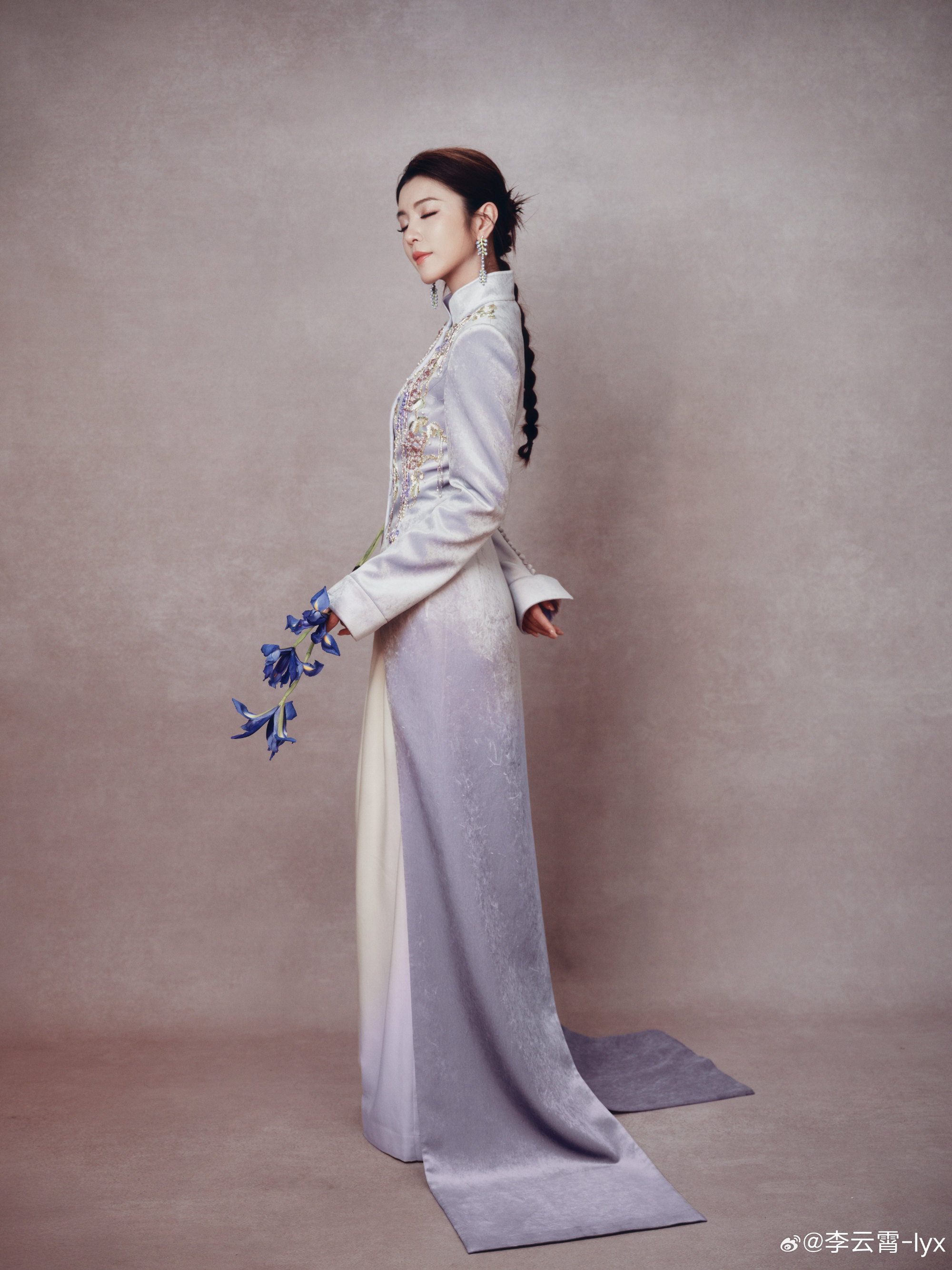 李云霄梁祝 30万人抢800张票李云霄《梁祝》演出，30万人争800张票，大家都