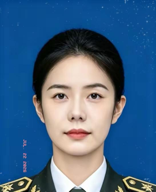 徐晨雁，女，汉族，2002年生，浙江绍兴人，2020年9月入伍，中共党员，现任中