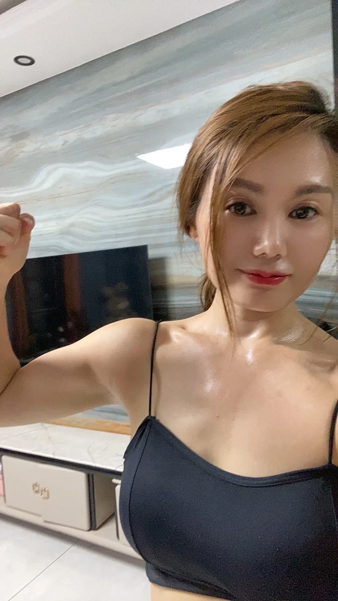 能坚持锻炼的人 大多数都有点抑郁 看似是为了练好身材 其实是为了救赎自己