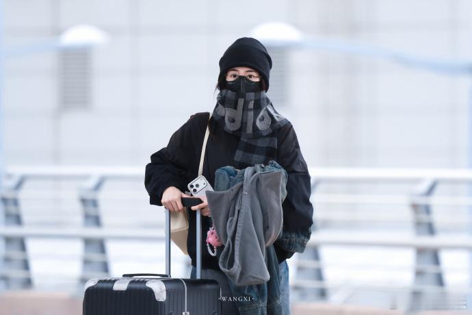 白鹿韩国归国白鹿首尔机场回国路透 白鹿首尔机场回国路透，白鹿韩国归国。终于等到白