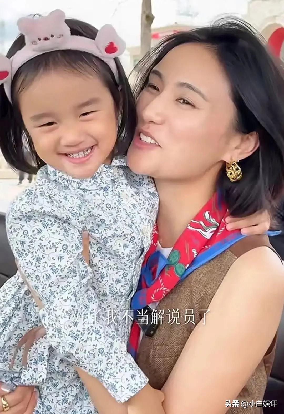 李亚鹏的小女儿近照。海哈金喜带着他们3岁的女儿夏夏来到重庆仙女山观看马球比赛。从