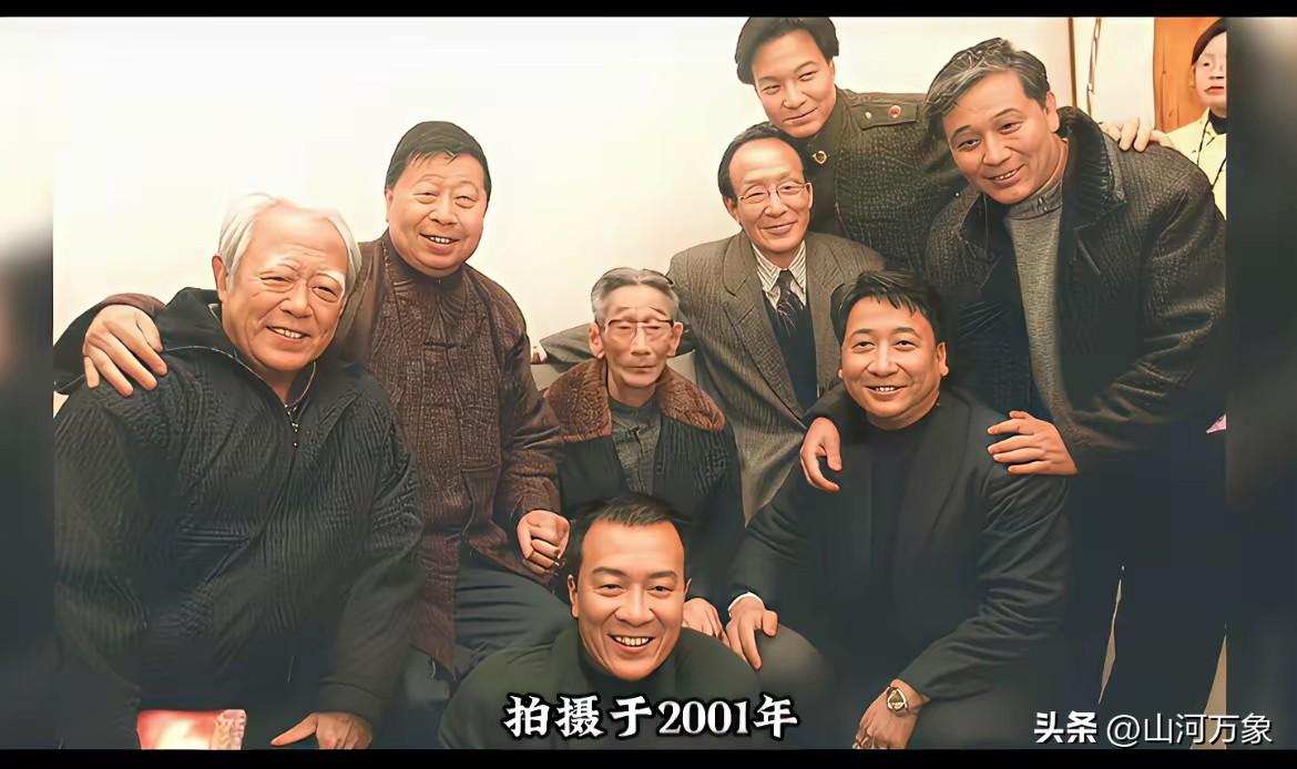 照片里面都是相声界大咖，为什么没有郭德纲和于谦呢？