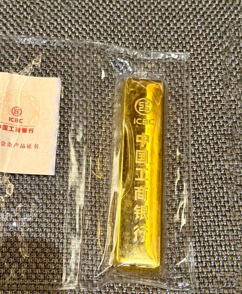 100克黄金，已经亏了1万8，这滋味谁懂啊？
昨天还在885，今天一开盘就冲到9