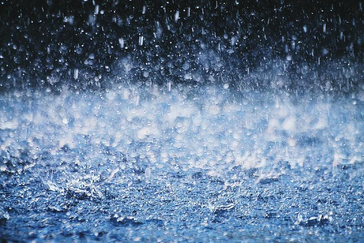 温州这雨，下得有点不讲道理。
今天一早，瑞安、苍南、龙港好几地陆续发了紧急通知：