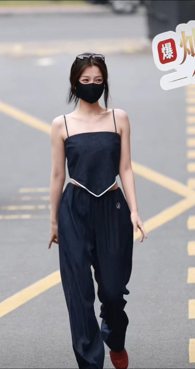 别逗我笑了，这什么大妈风的穿搭啊