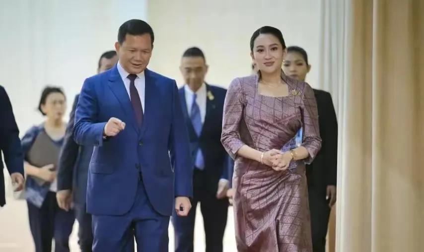 泰军进攻力度凶猛，F-16战机直接摧毁了柬埔寨的两个指挥部，损失不小，这下子，柬