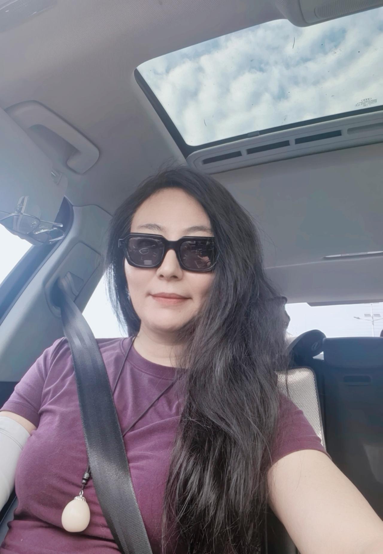 人到中年最忌讳的就是谈感情，中年人那一句我爱你，堪比缅北电诈！