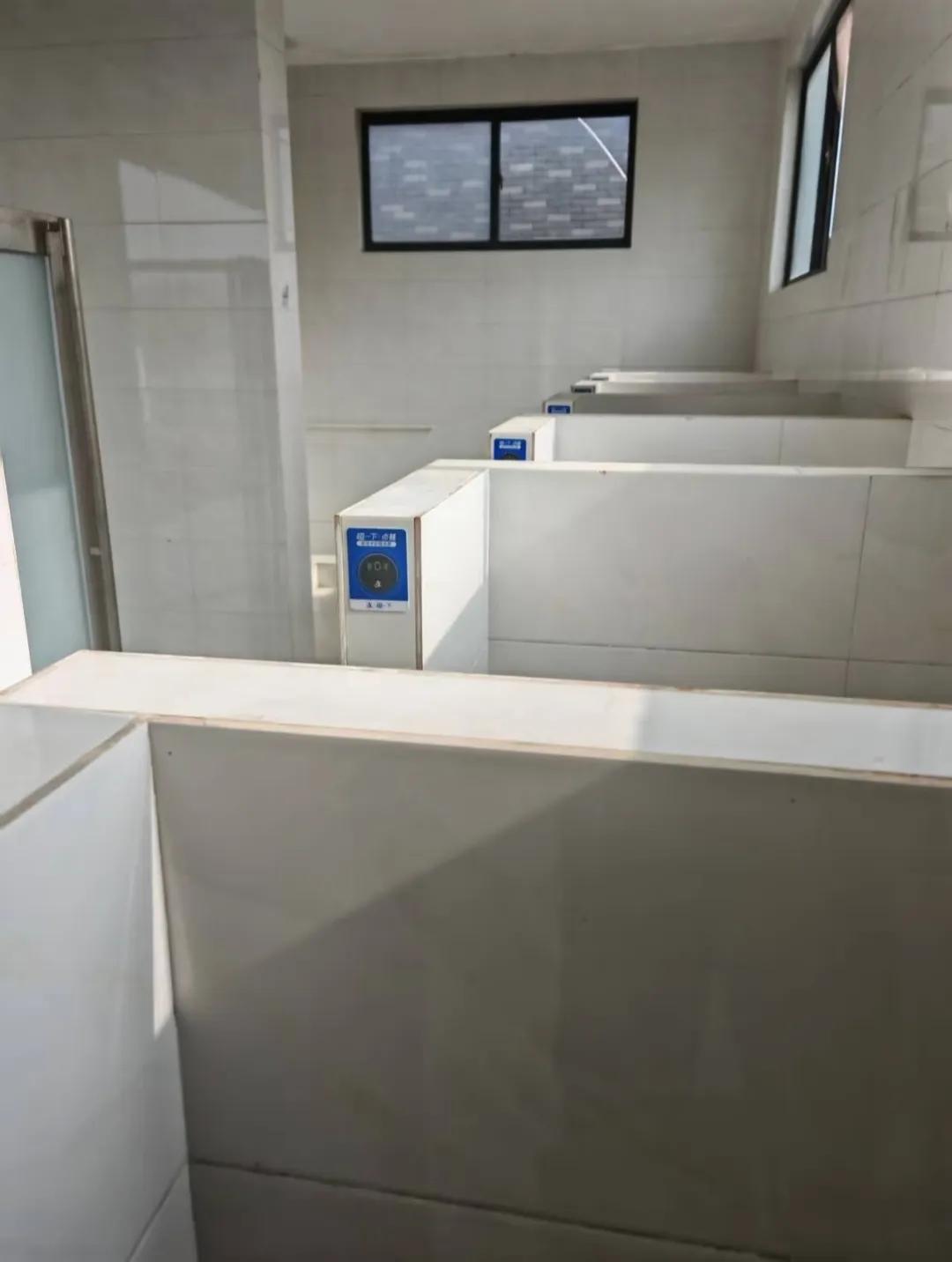 连上厕所都可以扫码点餐，绝了！