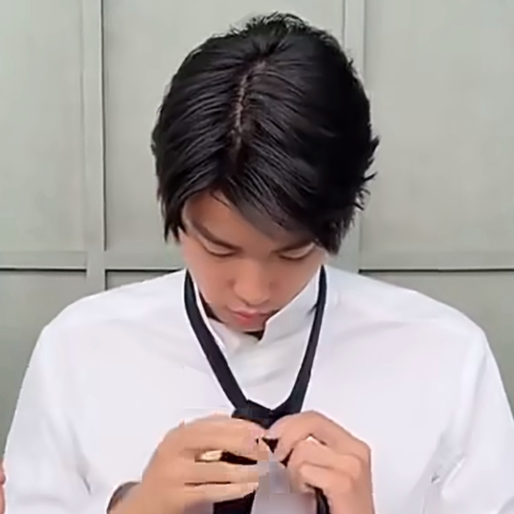 小顺纸认真的时候就会撅起…小猪嘴…小鸭嘴…亲死顺纸… ​​​