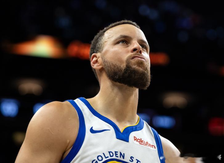 近日，NBA名宿雷吉·米勒在《Dan Patrick Show》节目中谈到了库里