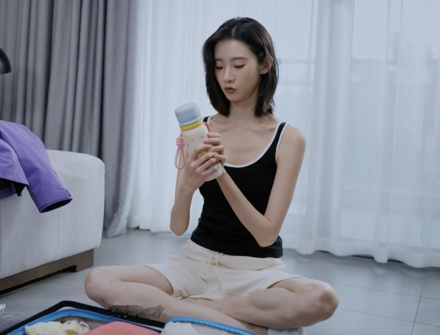 张艺凡的早八穿搭有点东西 张艺凡的双城通勤穿搭绝了！“互联网友宝女”的穿搭思路值