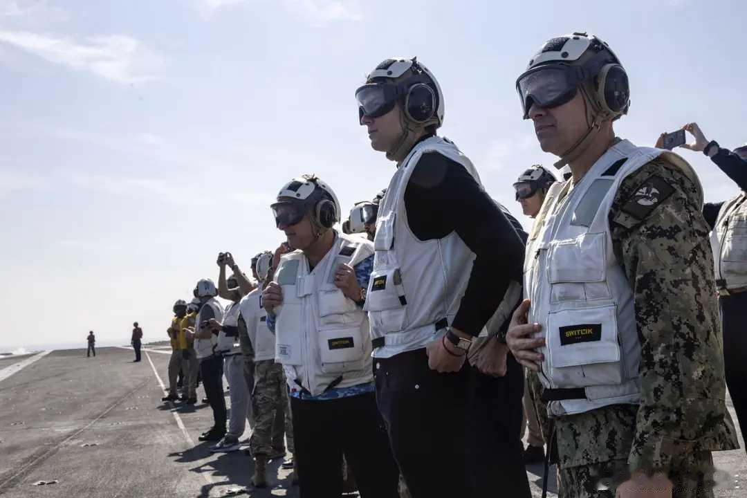 伊朗 美国中央司令部司令布拉德·库珀上将、美国总统特朗普的中东事务特使史蒂夫·威