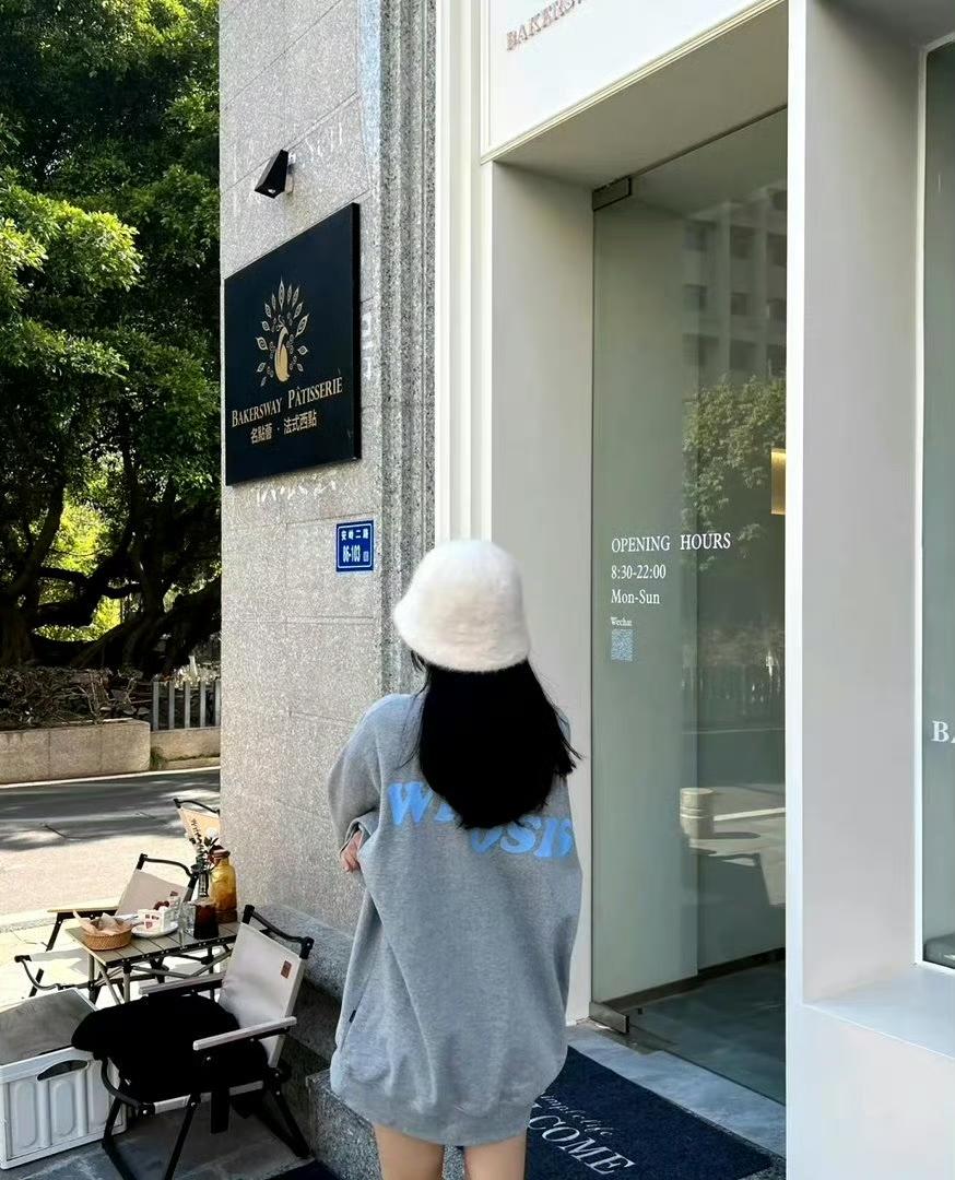 现在这个大环境，能身体健康开开心心还赚到钱，就已经是能力、能量和福报都不浅了。