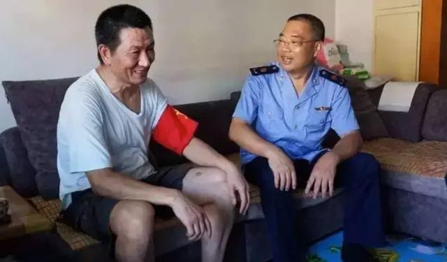 1985年，老山战场上，解放军战士杨启良歼敌18人，转业后却遭地方恶霸刁难，他大
