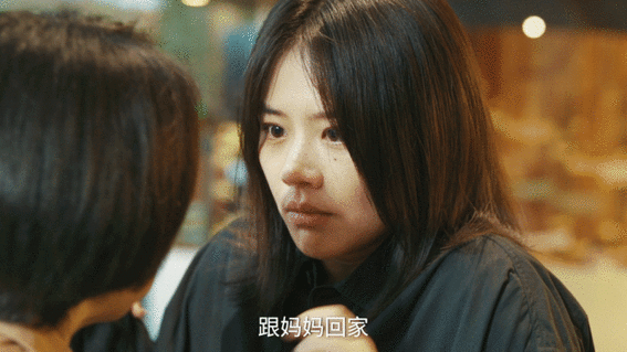 她的盛焰谁看谁窒息她的盛焰看她的盛焰太共情，偏执、崩溃、隐忍，全是原生家庭留下的