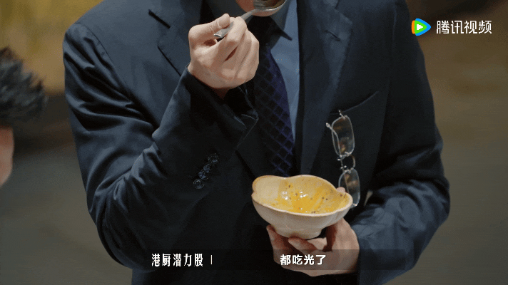 谢霆锋感叹以前的麻婆豆腐都白吃了谁能想到一道家常麻婆豆腐直接征服谢霆锋，吃完一整
