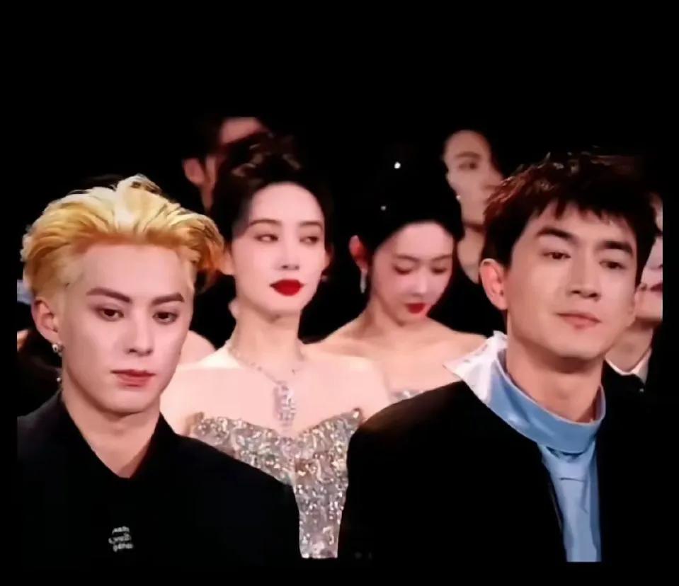 一个浓眉大眼，一个美貌如花，一个浓妆艳抹总相宜，一个飒沓如流星，一个适合当男友，