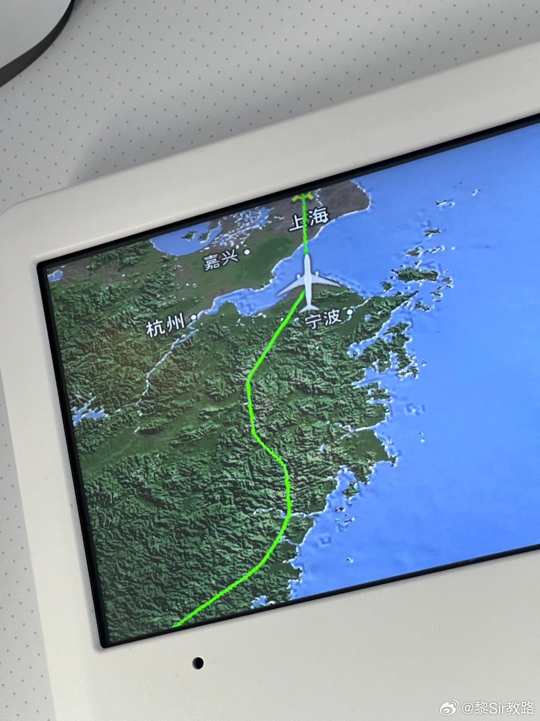 Heading 突然改为333，不像有天气，那高度不会有地型，估计就是机场太忙了