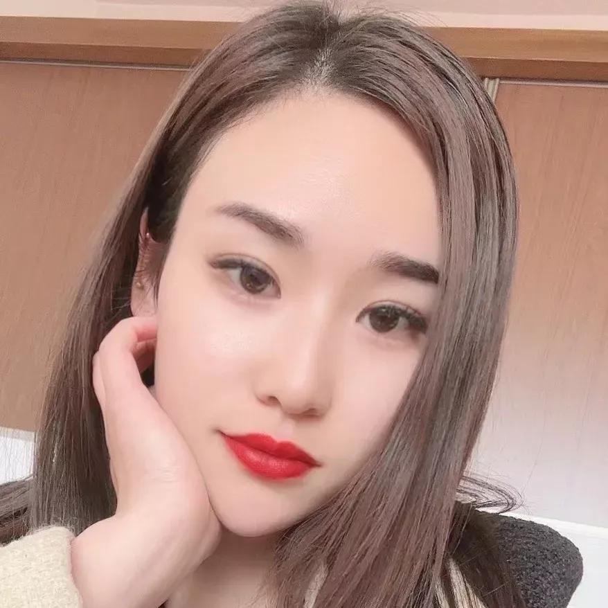 老公的大姨去世了我和老公，大姑子小姑子驱车前往吊唁，一路上有说有笑，并不悲痛，一