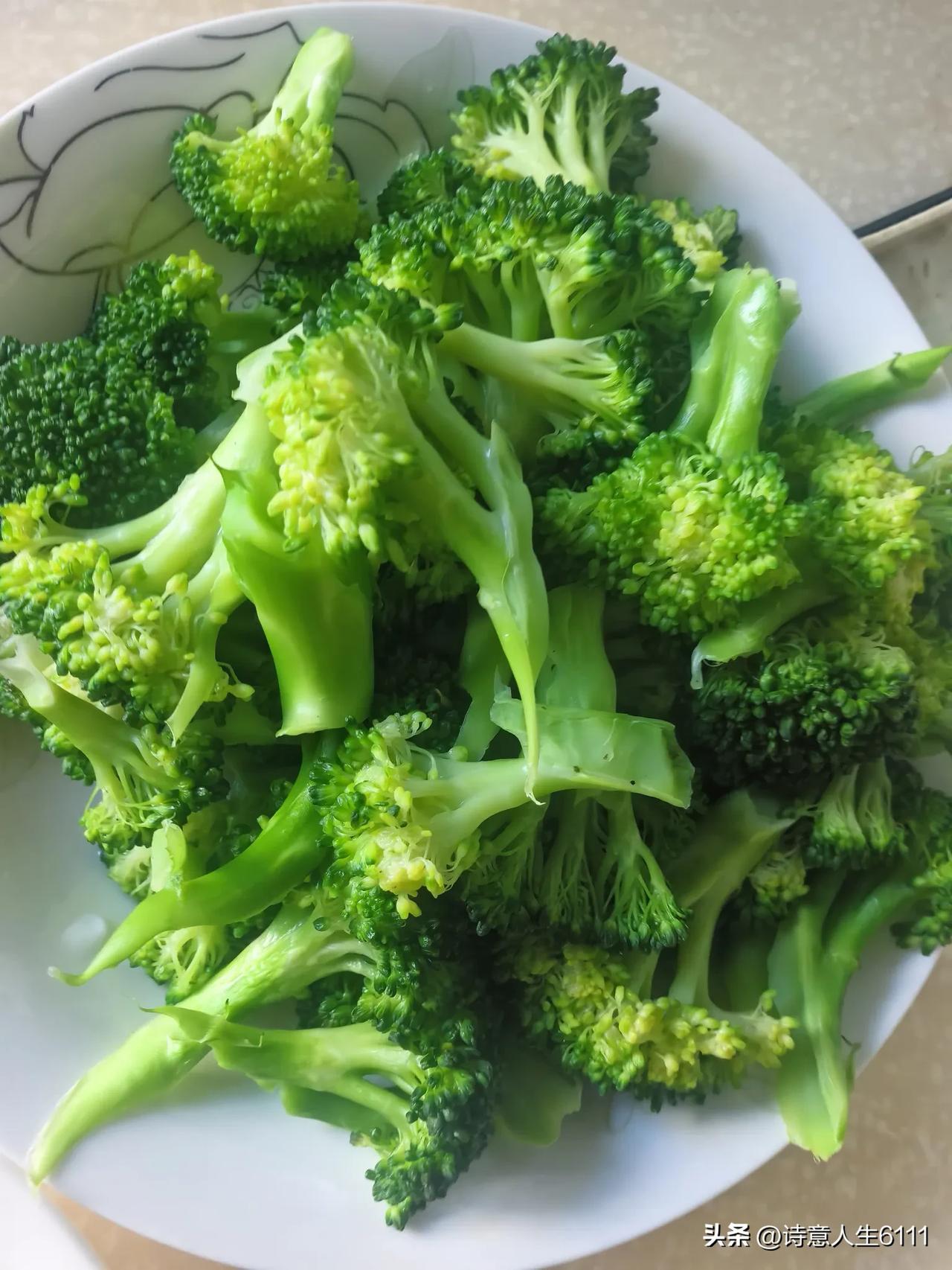 我发现，每到双休日，我这业余“大厨”越来越为不知道给老人孩子做什么饭菜发愁了，以