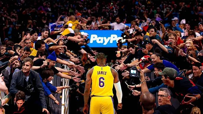 他们说在NBA，没人要詹姆斯了，没有球迷喜欢詹姆斯了[笑cry] ​​​