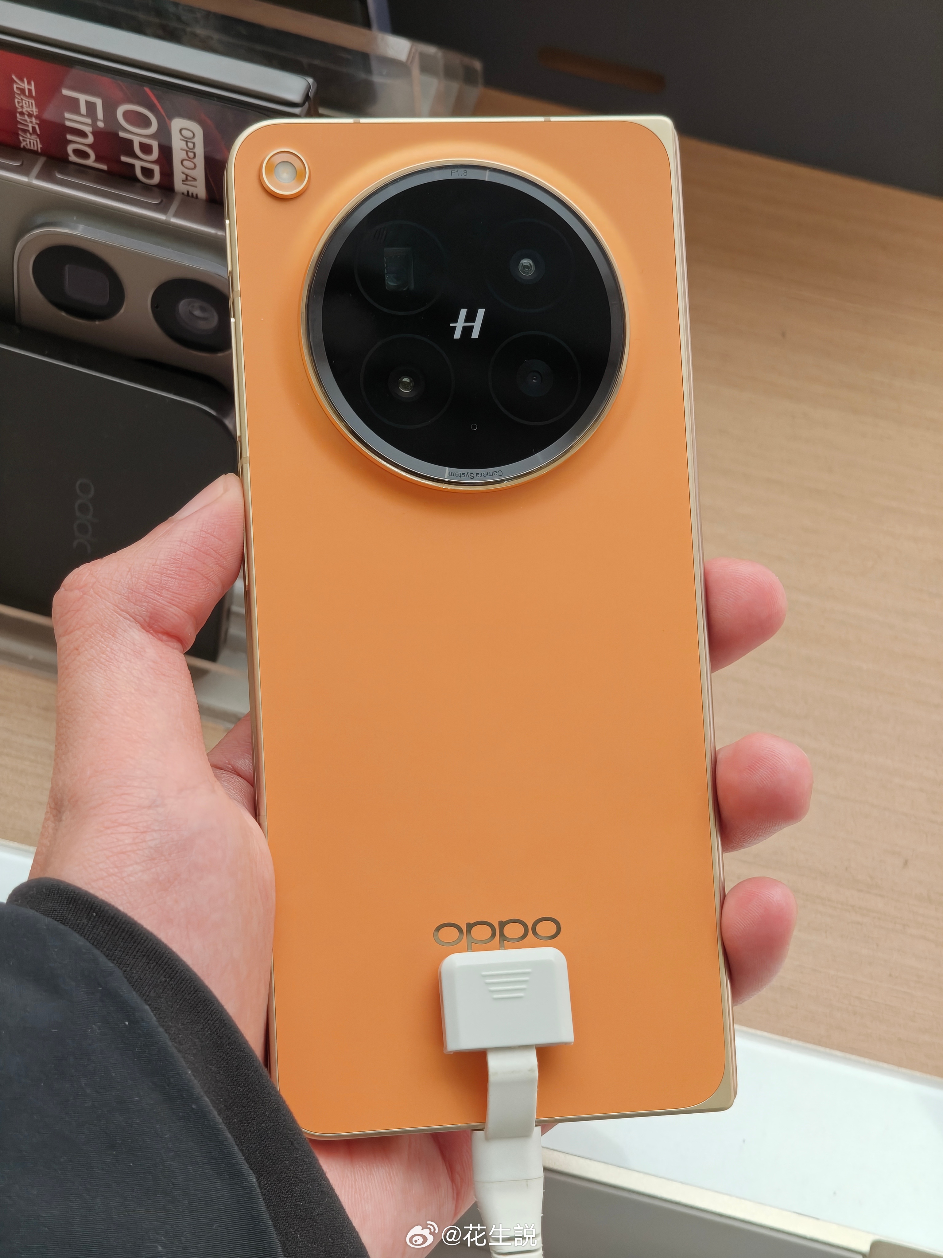 周末去店里摸了摸Find N6的真机，这代的质感有了很大进步，设计高端了不少这个