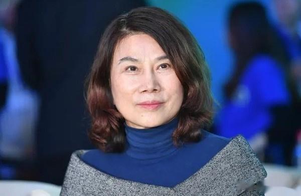 6月18日，董明珠亮相“京东20年 一路相伴”现场，宣布格力电器全品类和京东合作