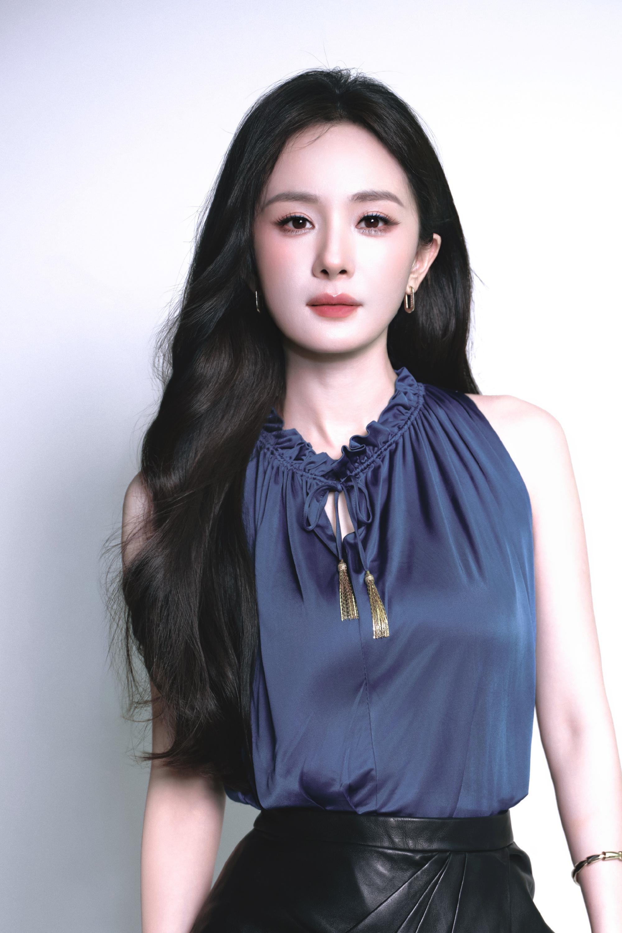 杨幂沈腾亮相享界发布会杨幂沈腾外甥女二舅再合体没想到在享界发布会蹲到杨幂沈腾合体