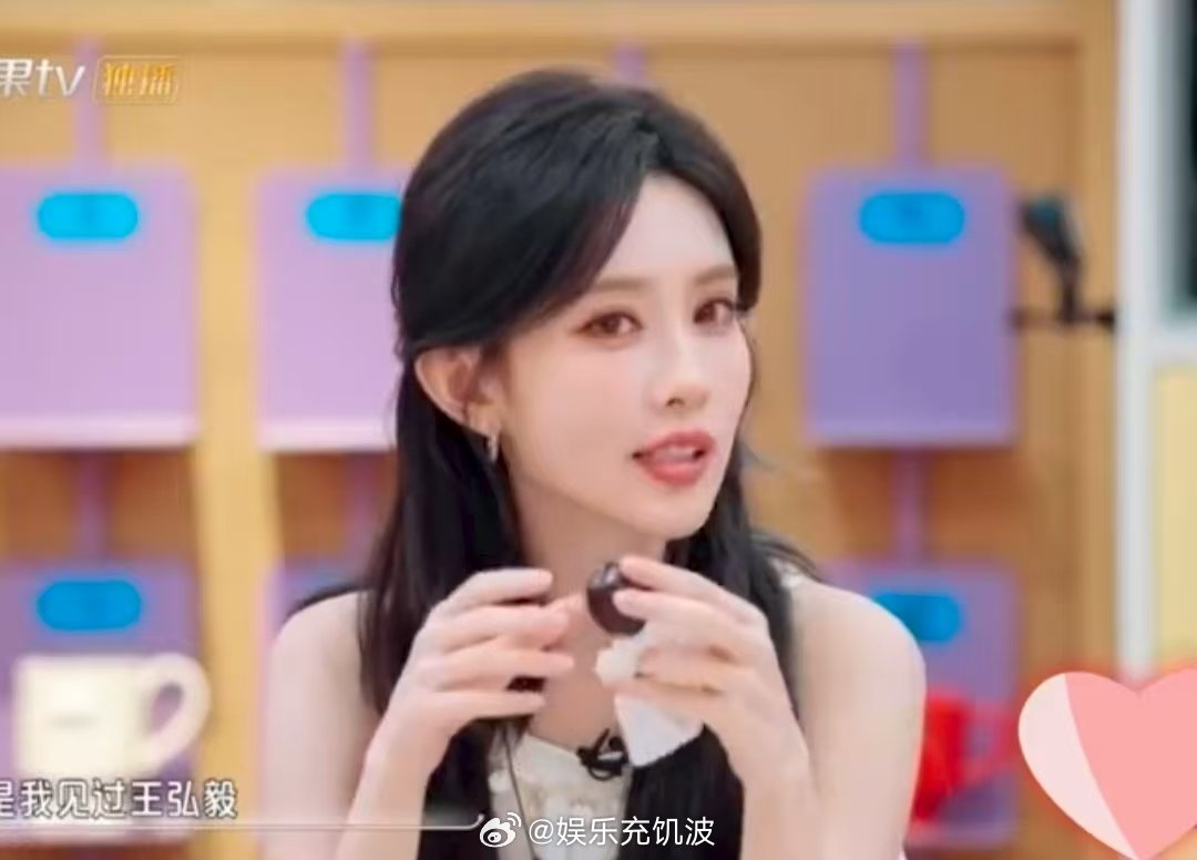 孟子义 我见过王弘毅毫无腹肌的肚子我们的宿舍 王弘毅：我只是想吃个西瓜，怎么突然