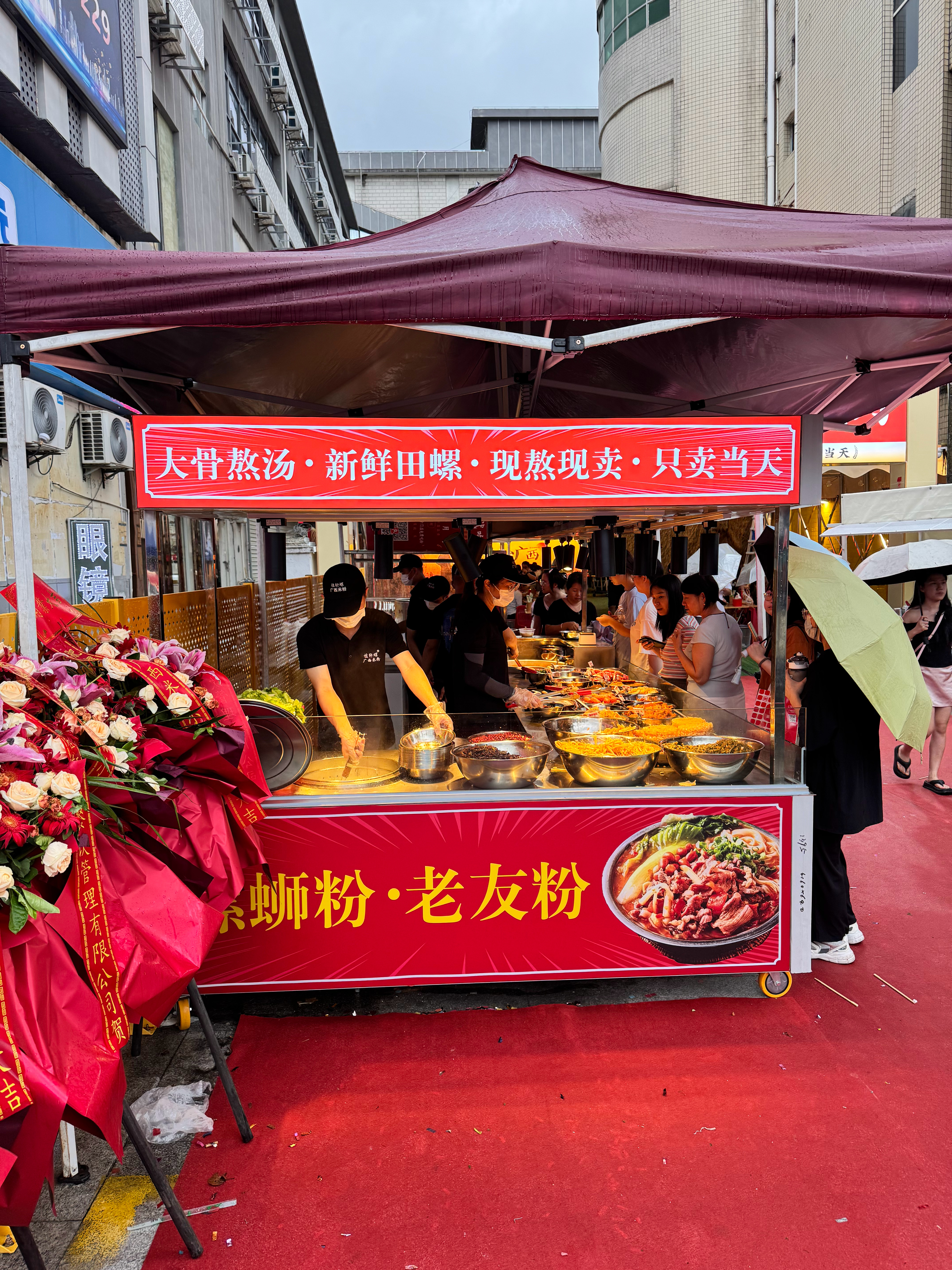 世界不解之谜，为什么大多数女孩子都喜欢吃螺蛳粉，另外味道闻着还有点臭，你有没有陪
