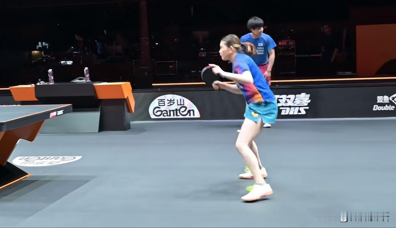 日本队已经在比赛场馆训练了。
昨天看到WTT主办方给女单球员拍照时，没有看到桥本