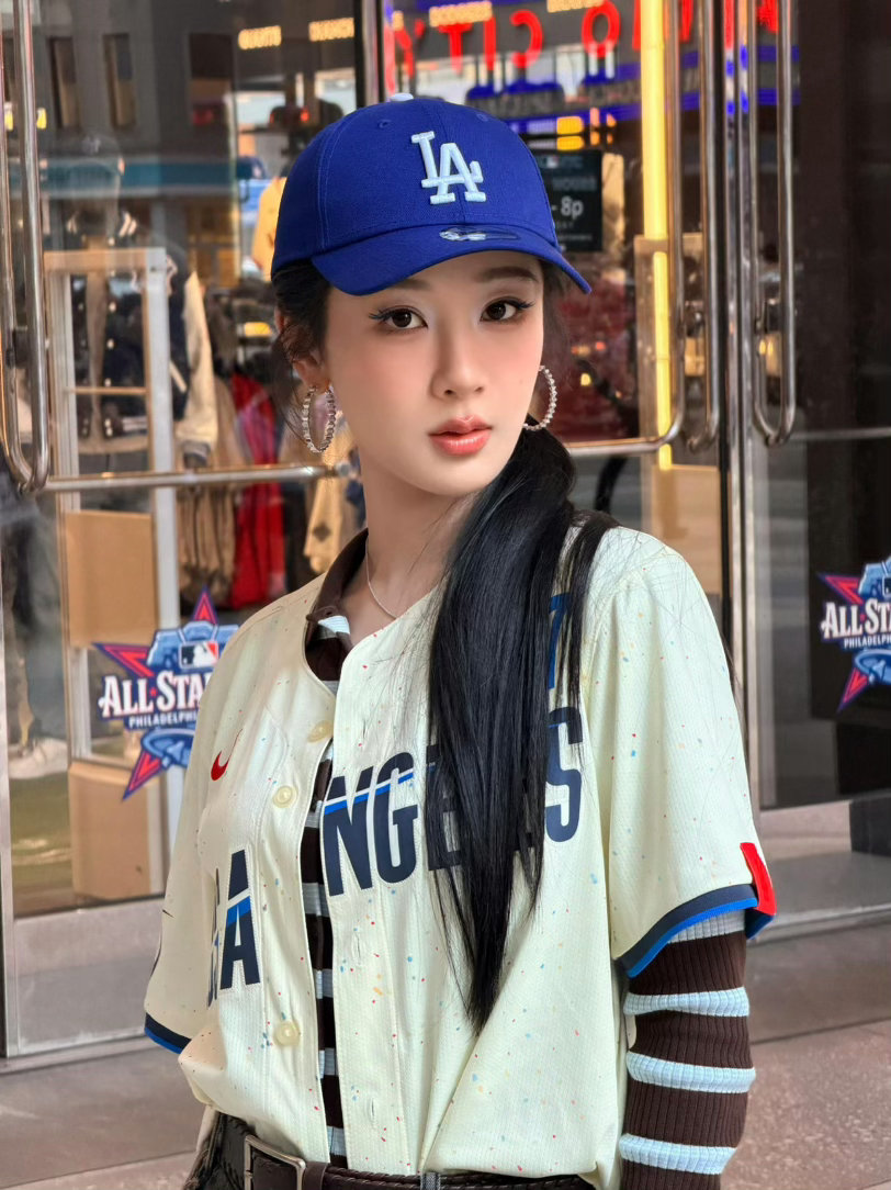 杨紫杨紫玉兰花开君再来 杨紫杨紫董竹君 世界上这么多人，我唯独只喜欢你，只能看看
