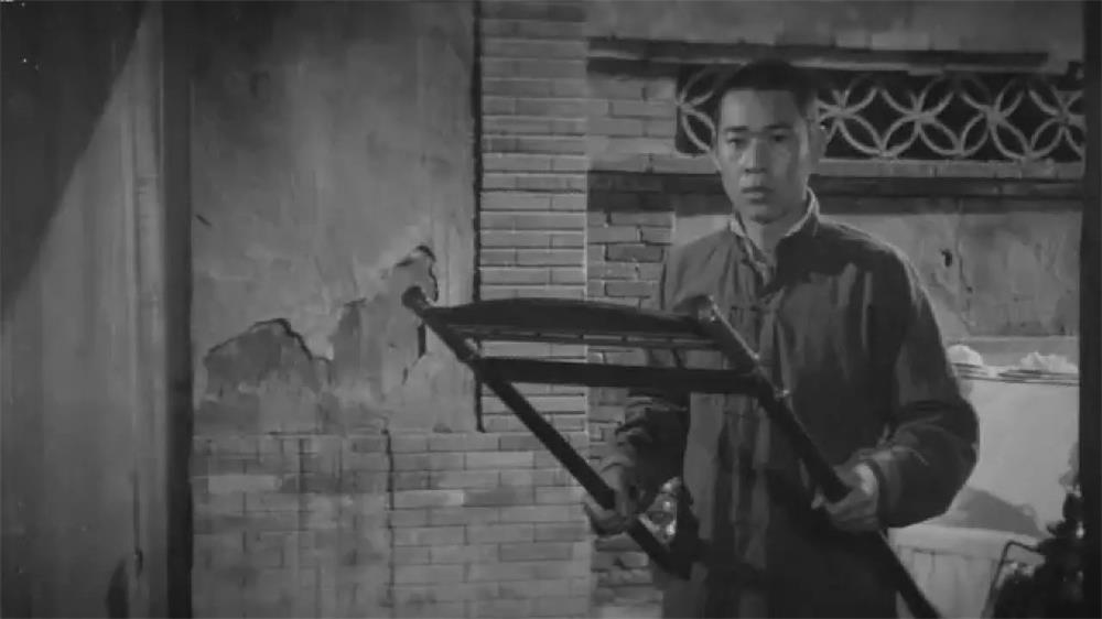 坐车不给钱还打人  车夫掏出了一把刀

这是大老辈子民国年间的事了。

“七七”