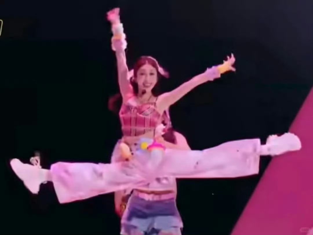 张小婉天生适合聚光灯张小婉教科书级别的基本功张小婉就是天生要来舞台绽放的 