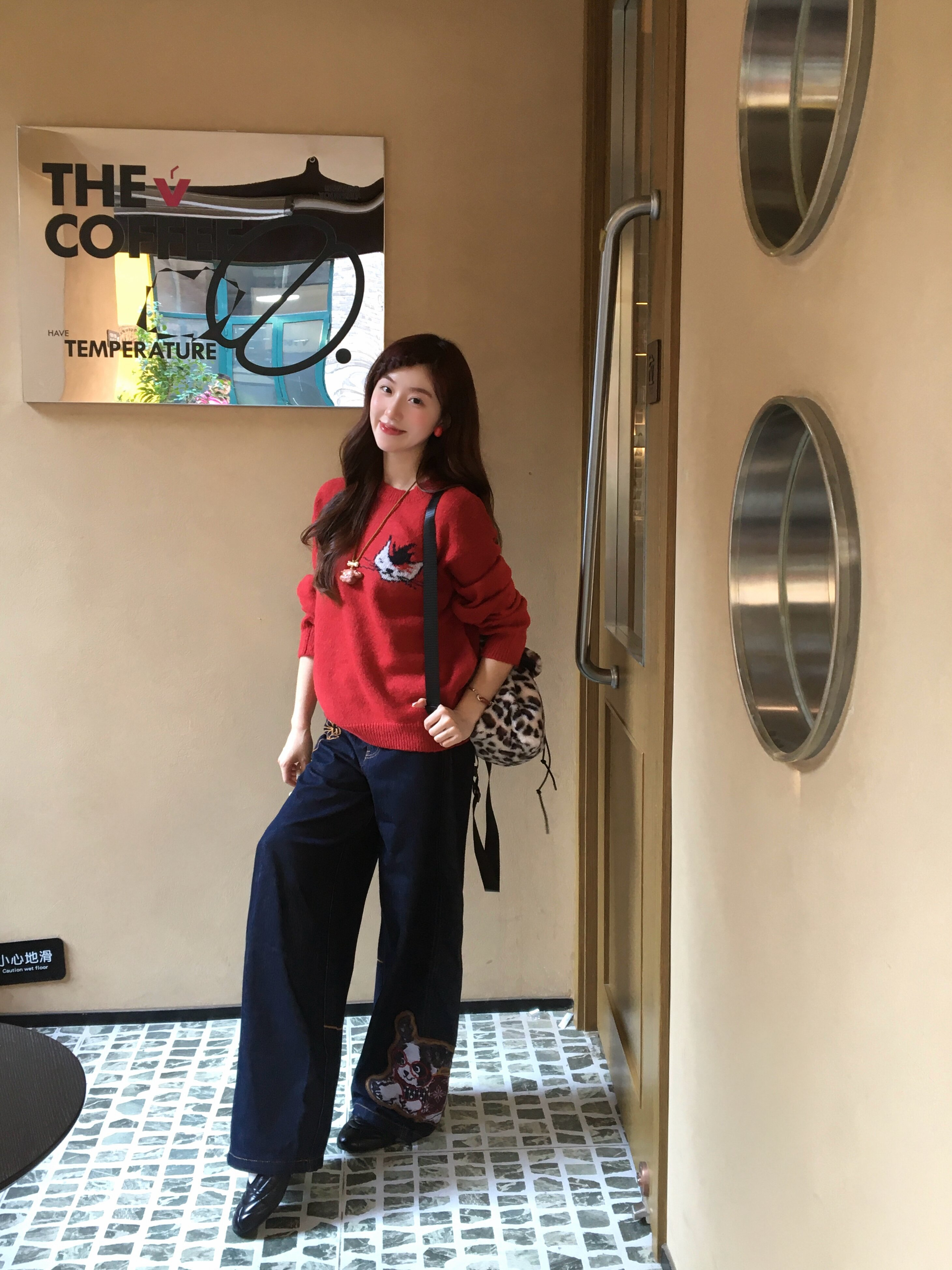 上帝给你关了一扇门， 那你就把它给打开，因为门就是这么用的 ​​​