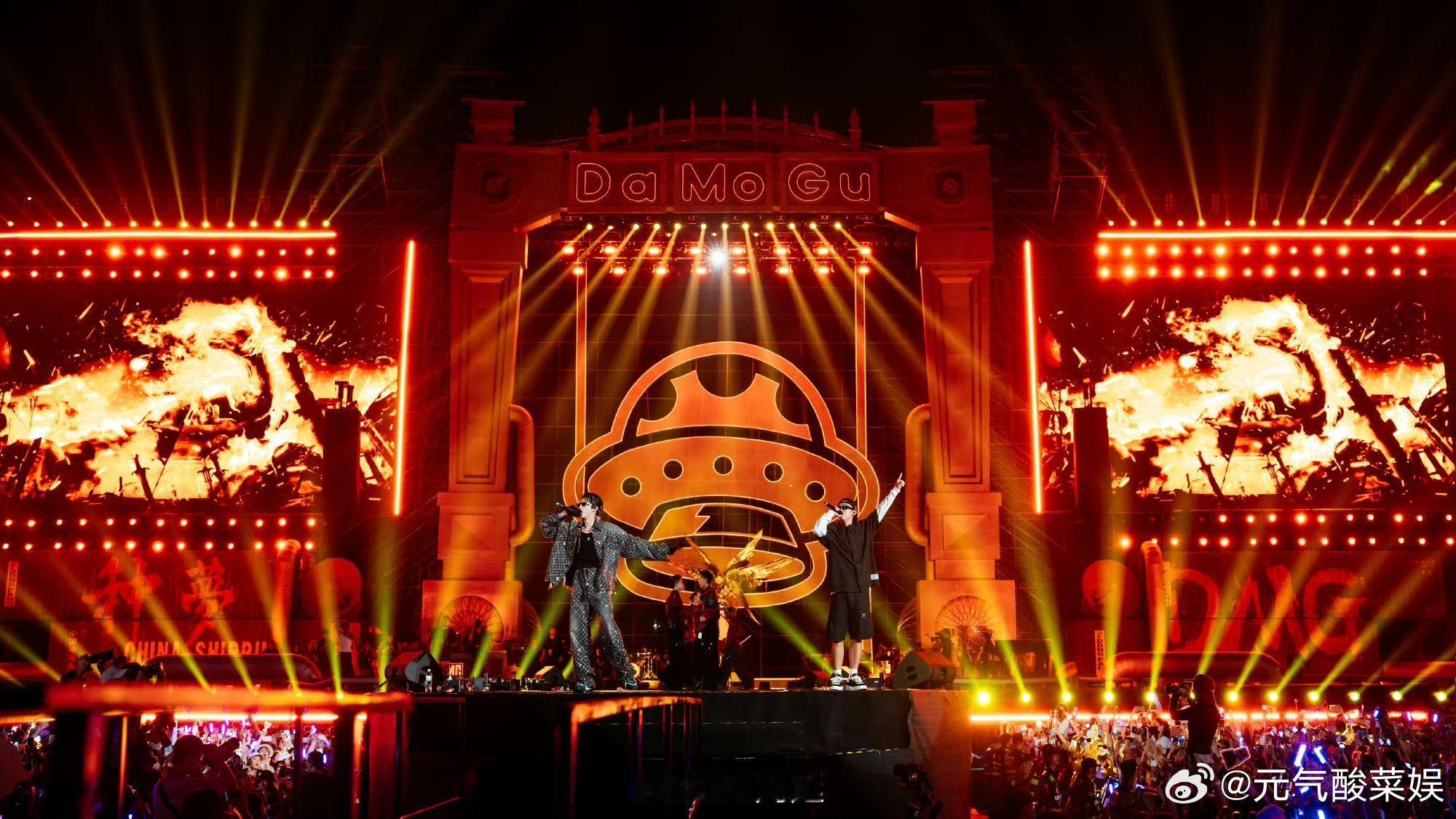 #王鹤棣说从小听GAI#这个梦幻联动真的是绝了，突然有点期待他俩的合作，那这场面