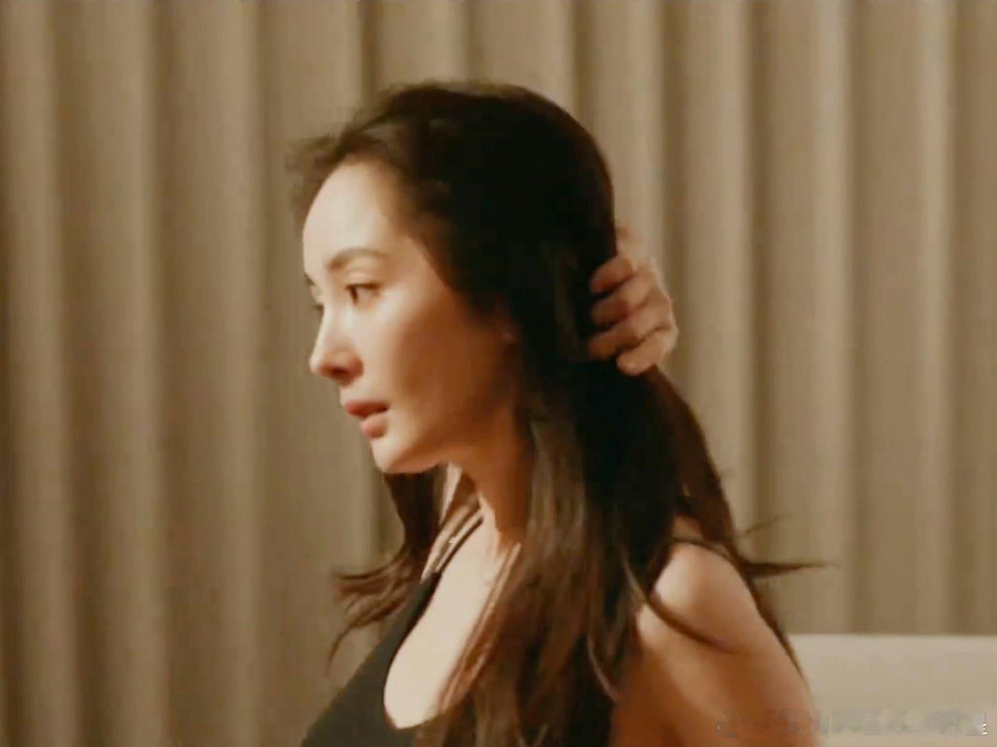 惊蛰无声杨幂撩发镜头惊蛰无声杨幂撩发镜头 