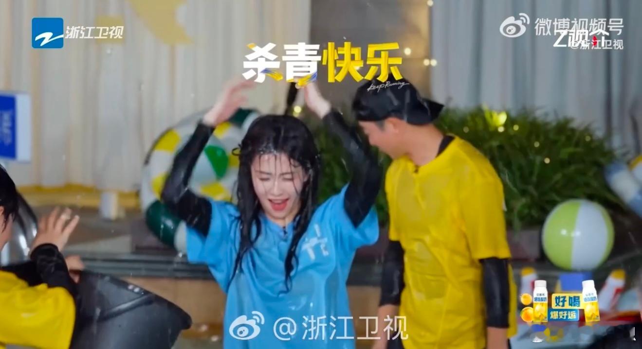 奔跑吧13收官群像奔跑吧  这季的快乐存档完毕！泳池里的笑脸、水花中的打闹，全都
