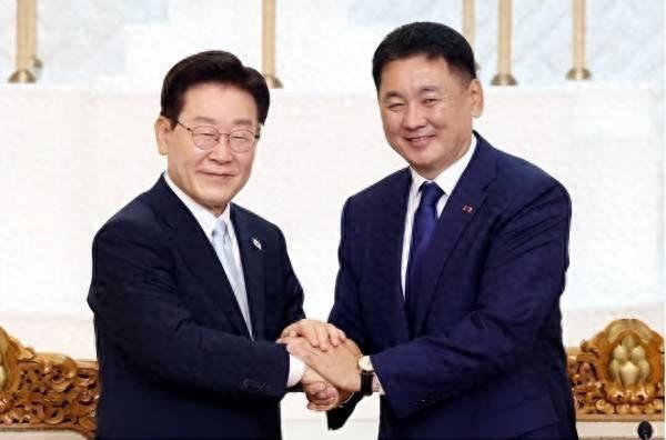 韩国总统李在明结束北约峰会后专程飞往蒙古国，一口气签下21项合作备忘录，核心目标