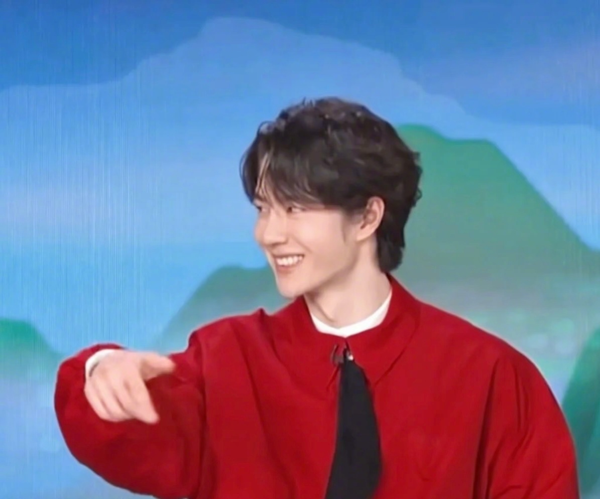 王一博新年送王一博同款0人看出王一博脚滑是说此萌物脚滑吗不讲不讲 