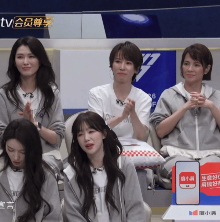 李小冉组表演时台下的谢楠李小冉组表演时台下谢楠的表情我真的要被笑死了。。李小冉组