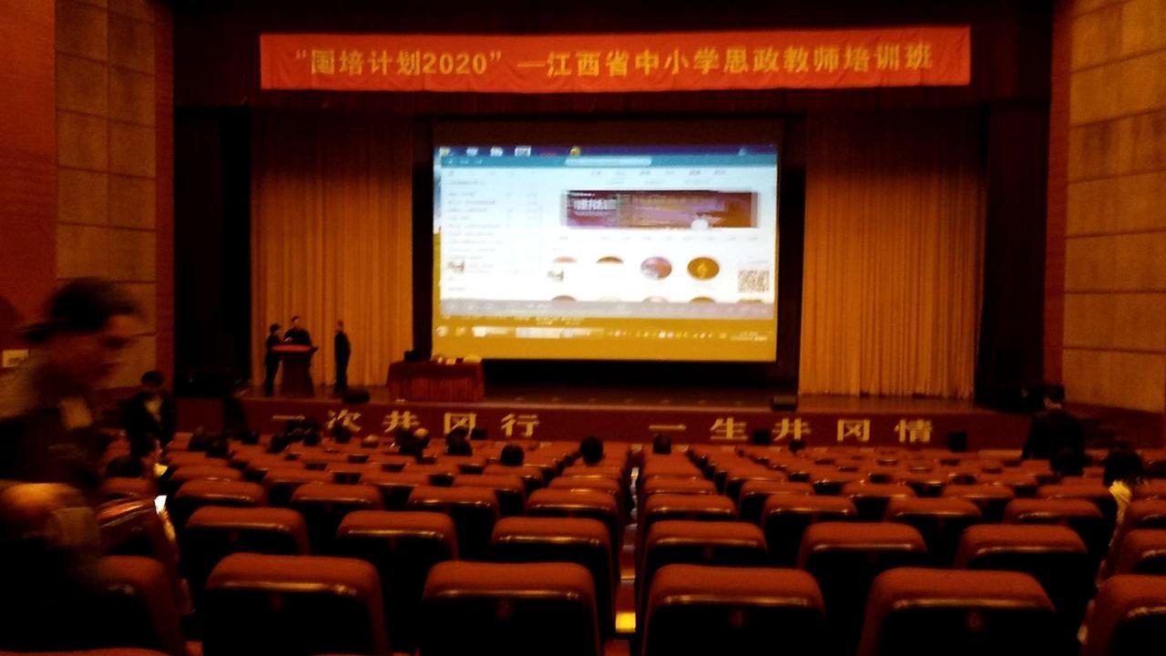 教育的真谛，就在这几个平凡瞬间里
🔥
别想太复杂，它藏在日常的温暖里
 
教育