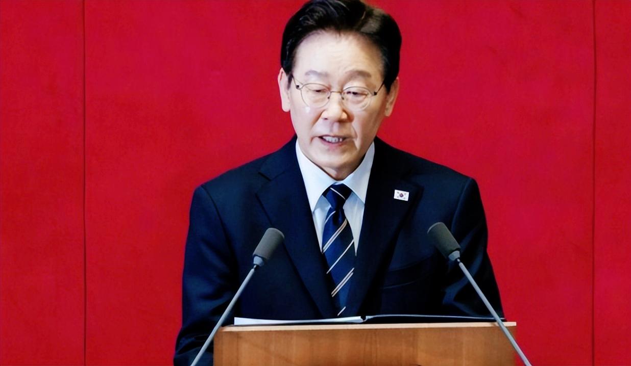 这次的危机不是来自朝鲜了，韩国突然宣布全国进入“经济战时状态”，政府直接切换应急