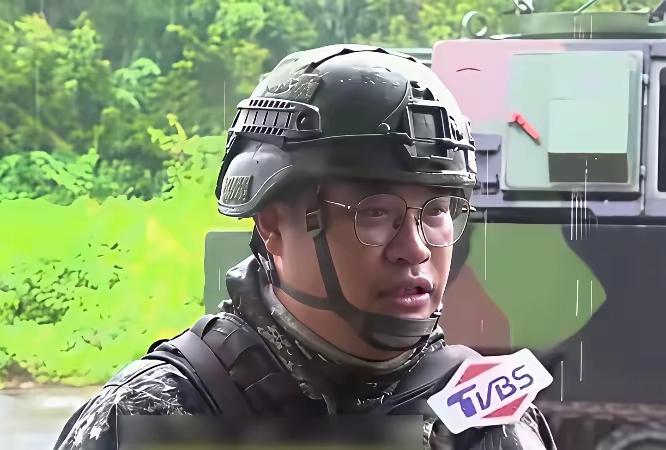 湾湾的士兵，为啥戴眼镜的人这么多呢？一旦上了战场，慌乱中把眼镜给丢了或者被碰坏了