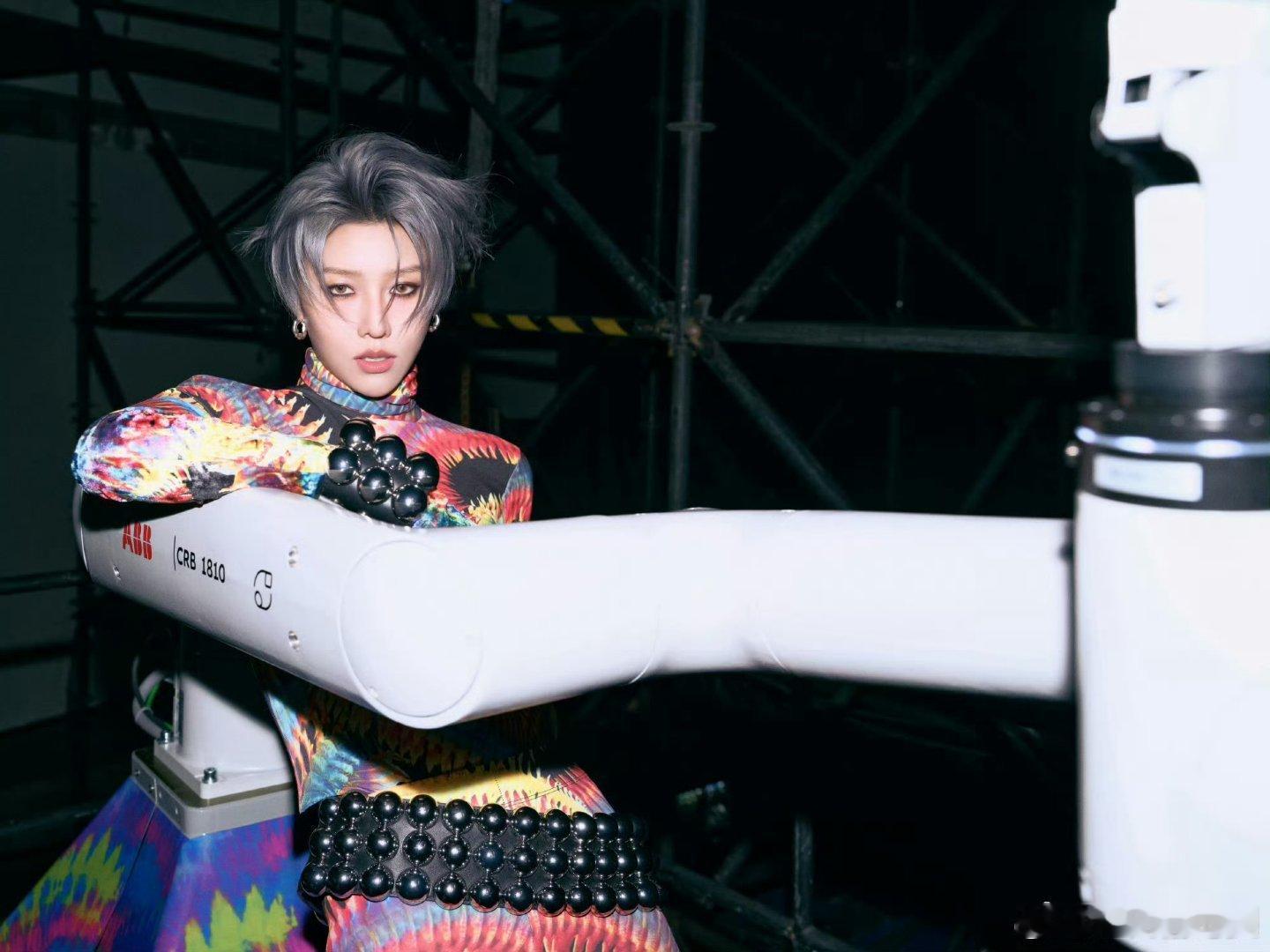 刘雨昕overdrive还得本尊来从精准的舞步卡点到野性拉弓ending，每个细