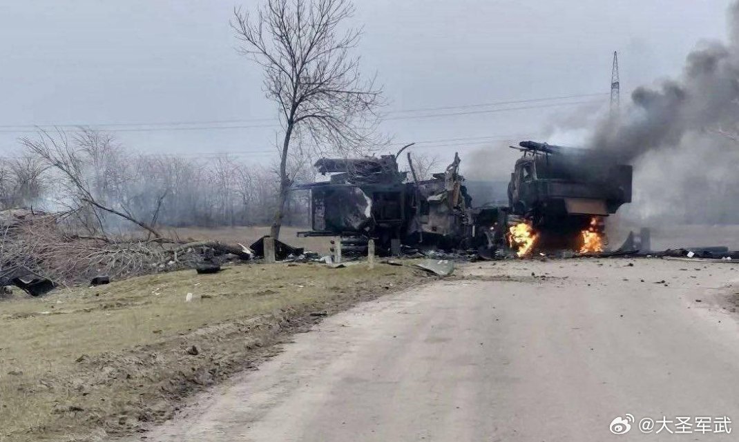 扎波罗热前线，俄军一台铠甲Pantsir-S1防空系统被摧毁的残骸。据报是被拥有