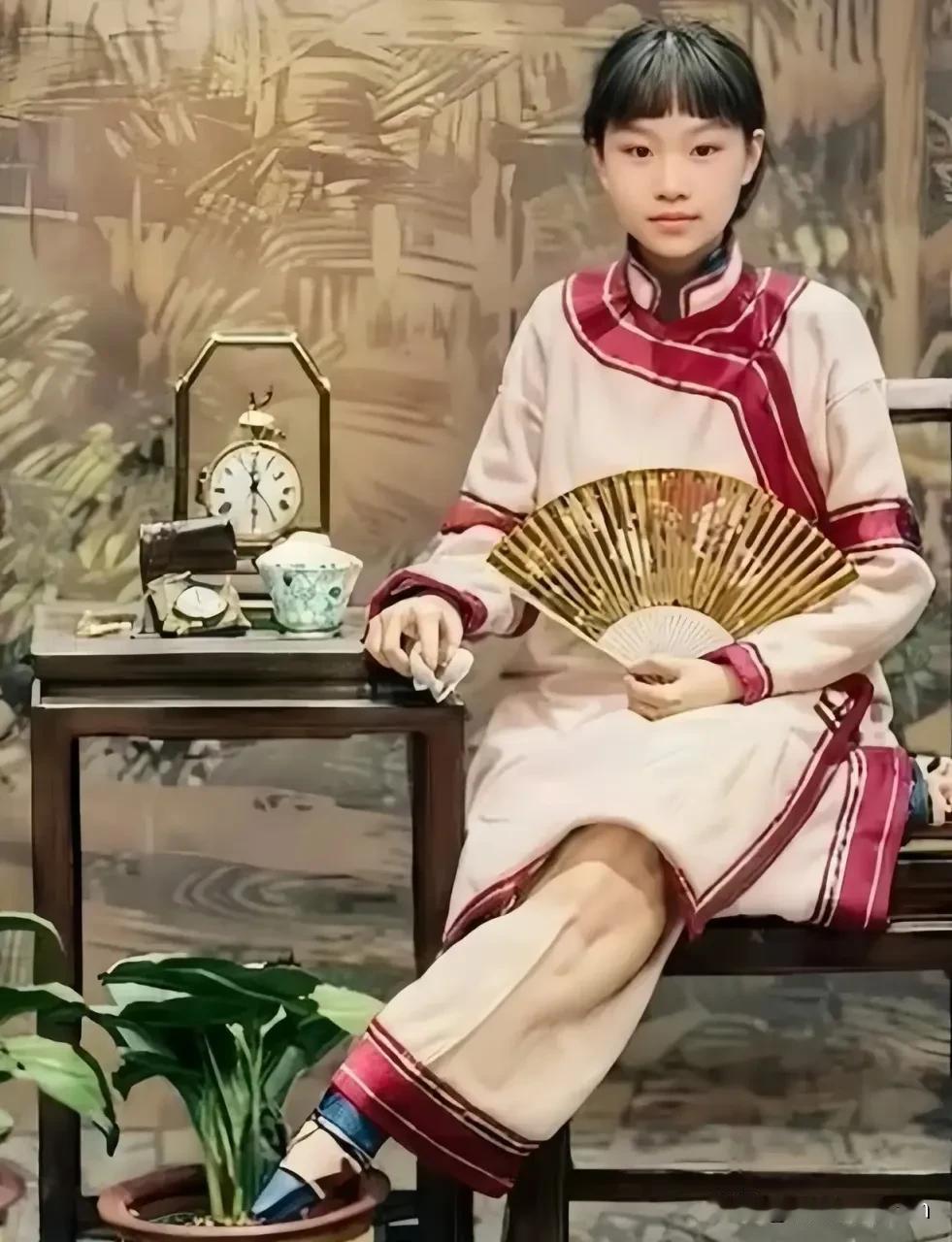 晚清名妓杨翠喜，看起来像个孩子，可在当时她的身价高达12000金！“富二代”李叔