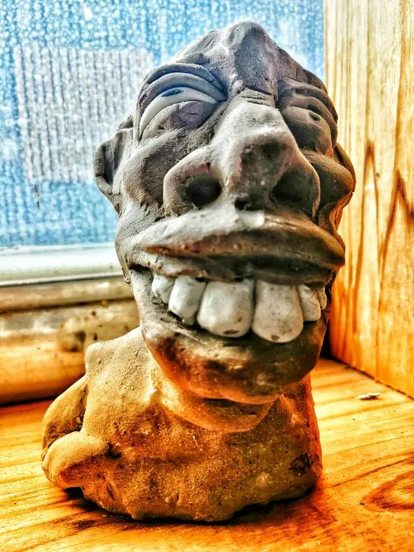 生活中，风趣幽默恰似心情的调味剂，能让交流氛围变得轻松愉悦。然而，这其中需要把握