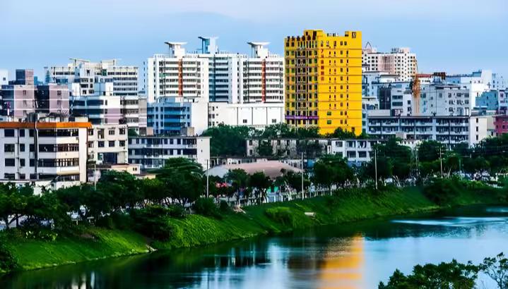 中国最爱下雨的十座城市排行榜

我国地域辽阔，气候多样，降水分布差异显著。南方地